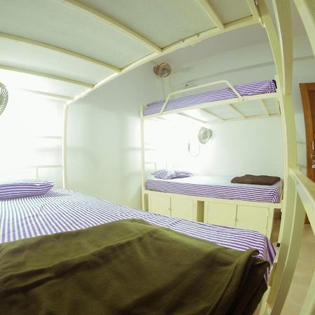 Bonds Hostel Кандолім Екстер'єр фото