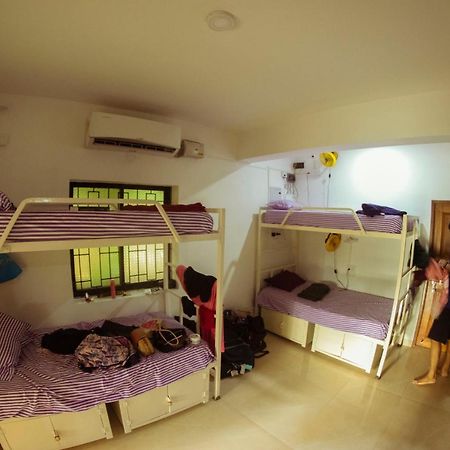 Bonds Hostel Кандолім Екстер'єр фото