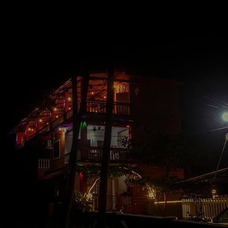 Bonds Hostel Кандолім Екстер'єр фото