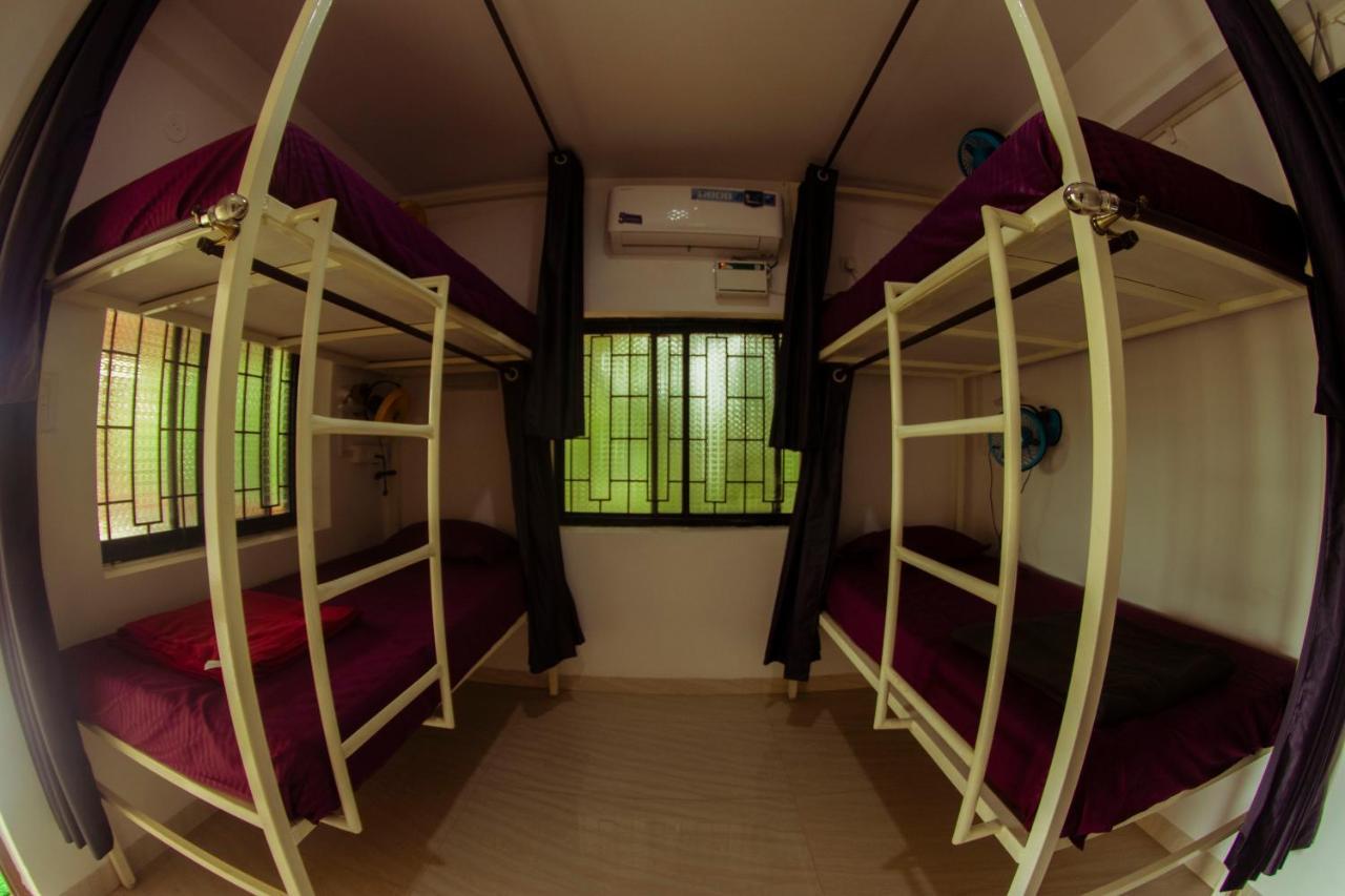 Bonds Hostel Кандолім Екстер'єр фото