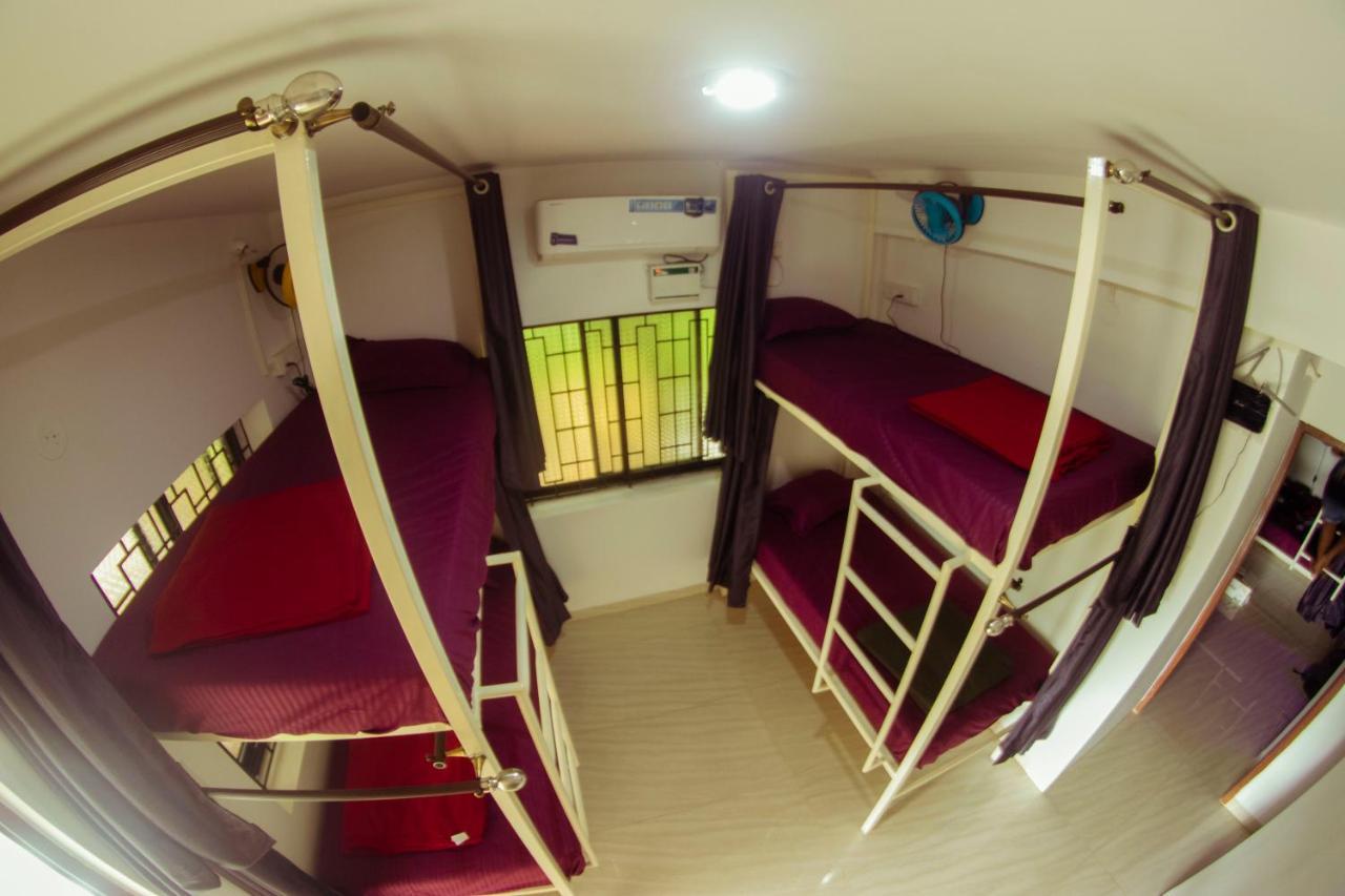 Bonds Hostel Кандолім Екстер'єр фото