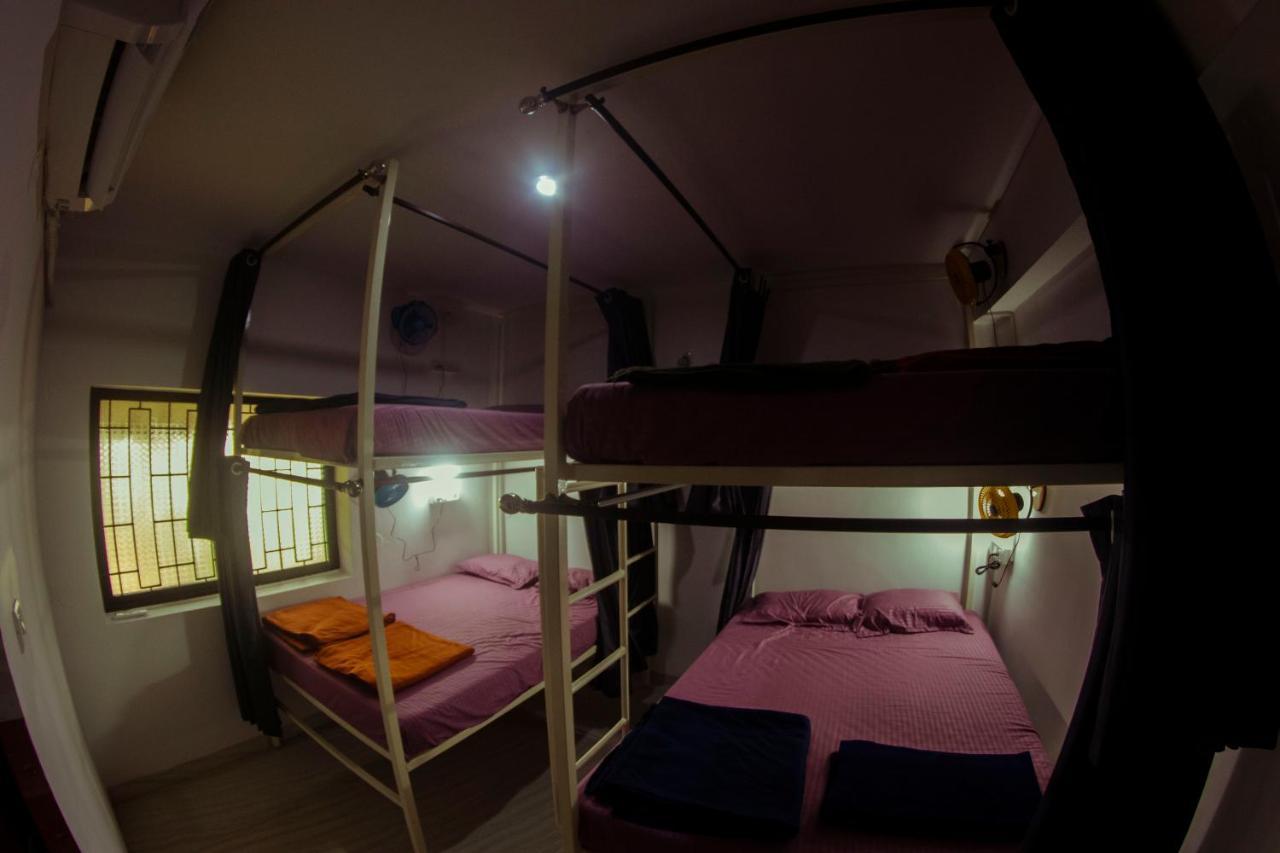 Bonds Hostel Кандолім Екстер'єр фото