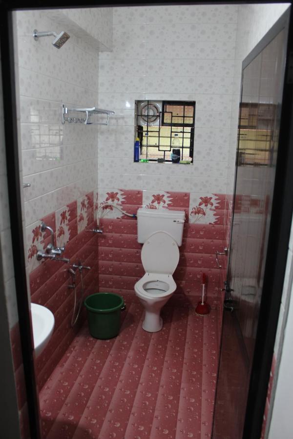 Bonds Hostel Кандолім Екстер'єр фото