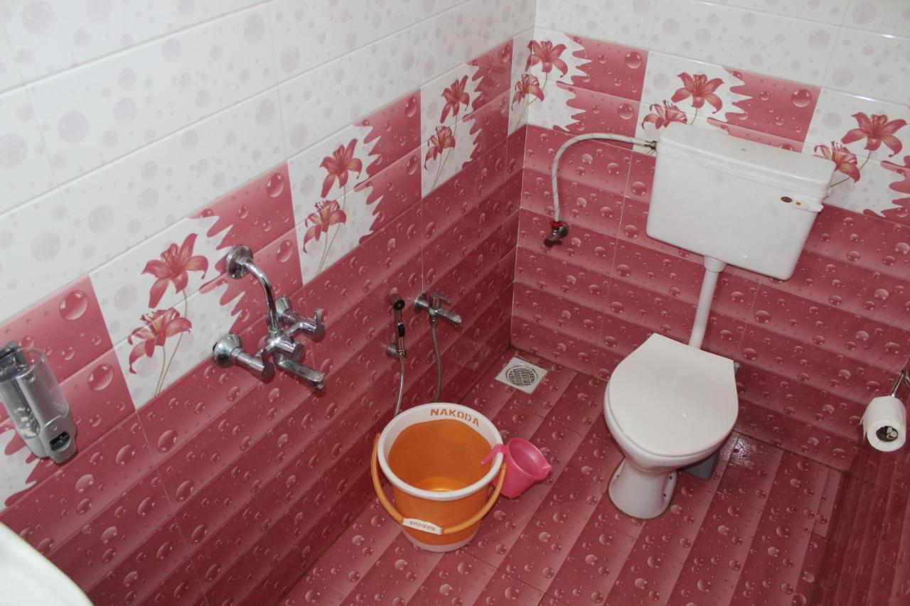 Bonds Hostel Кандолім Екстер'єр фото